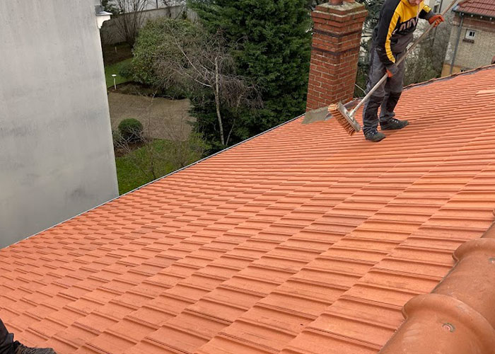 Nettoyage et démoussage de toiture à Maison-Lafitte (78600) - ODS Couverture dans les Yvelines (78)